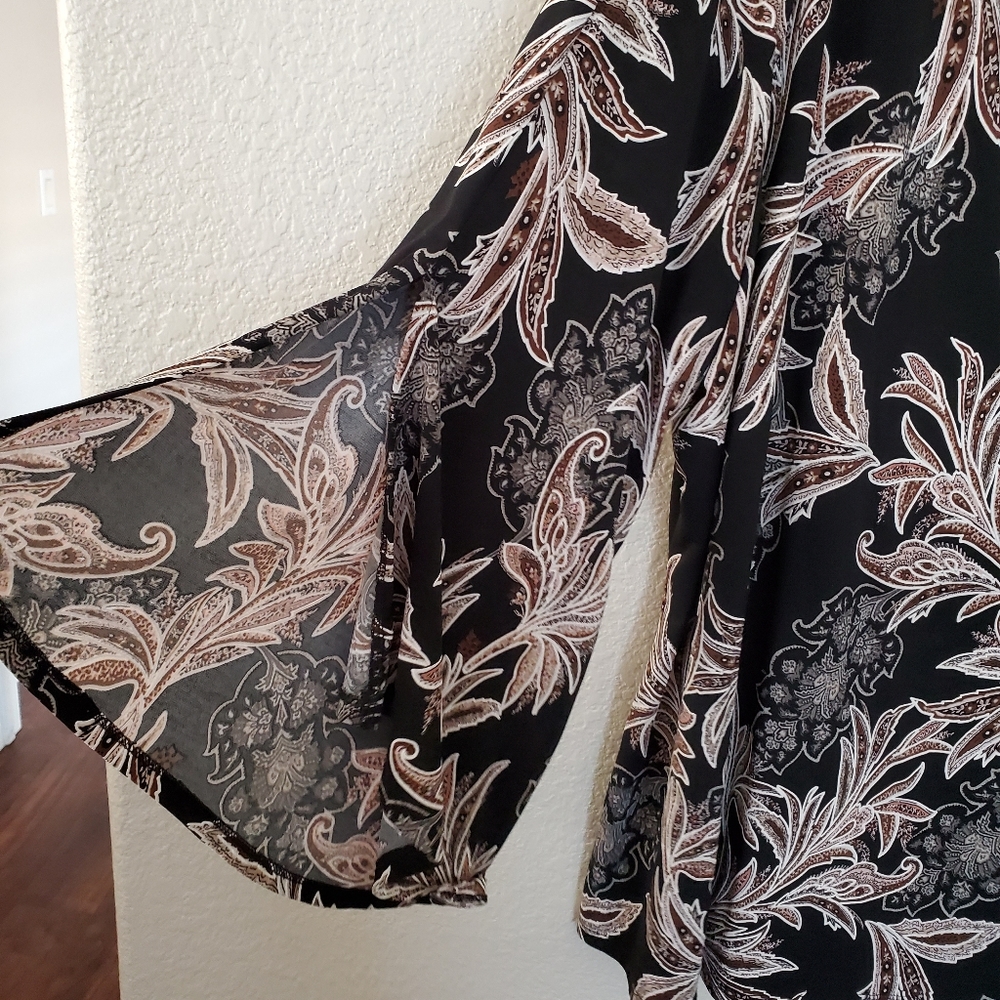 Plus size black floral top by Avenue - Picture 2 of 4